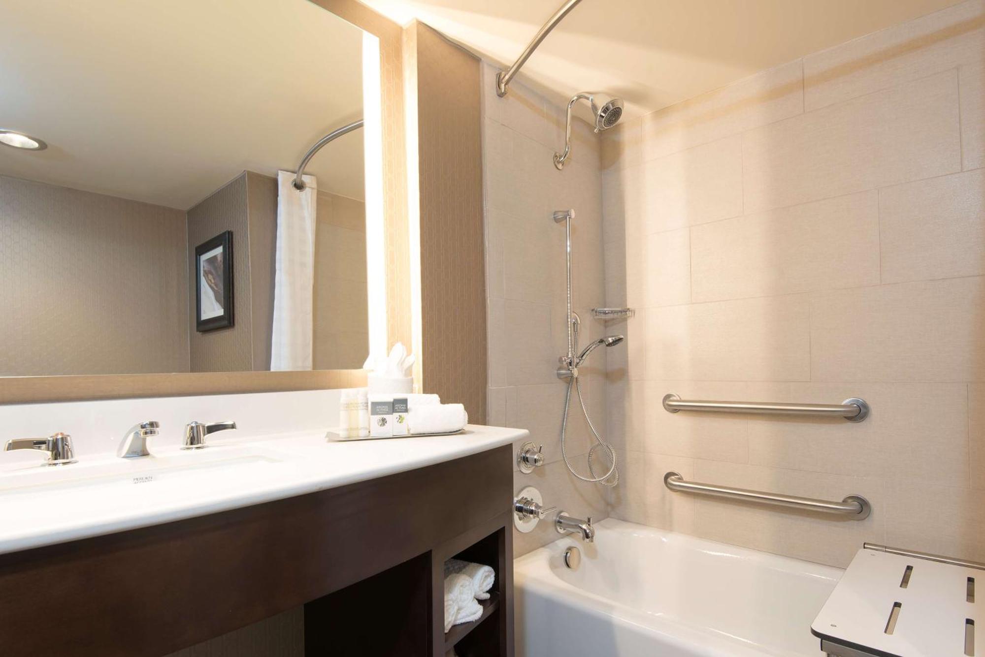 Doubletree By Hilton Schenectady Exterior foto
